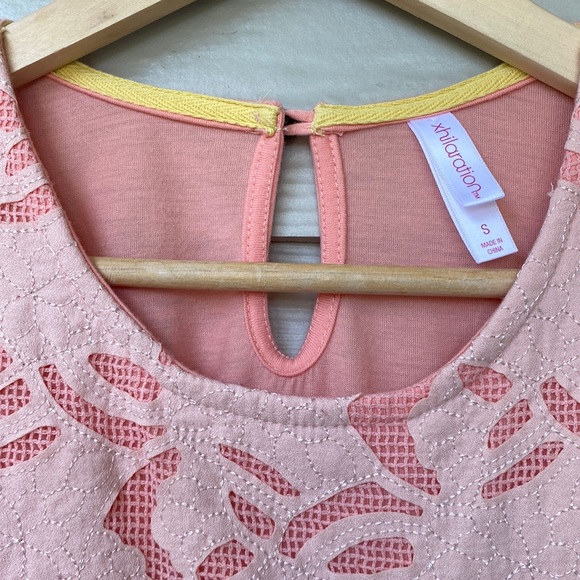 Xhilaration NWOT Peach Sleeveless Eyelet Blouse - Size Small - Picture 7 of 14